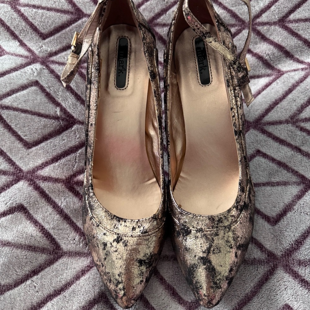 Mark. High Heel Pumps Ankle Straps Black Textured Metallic Rose Gold/Size 9